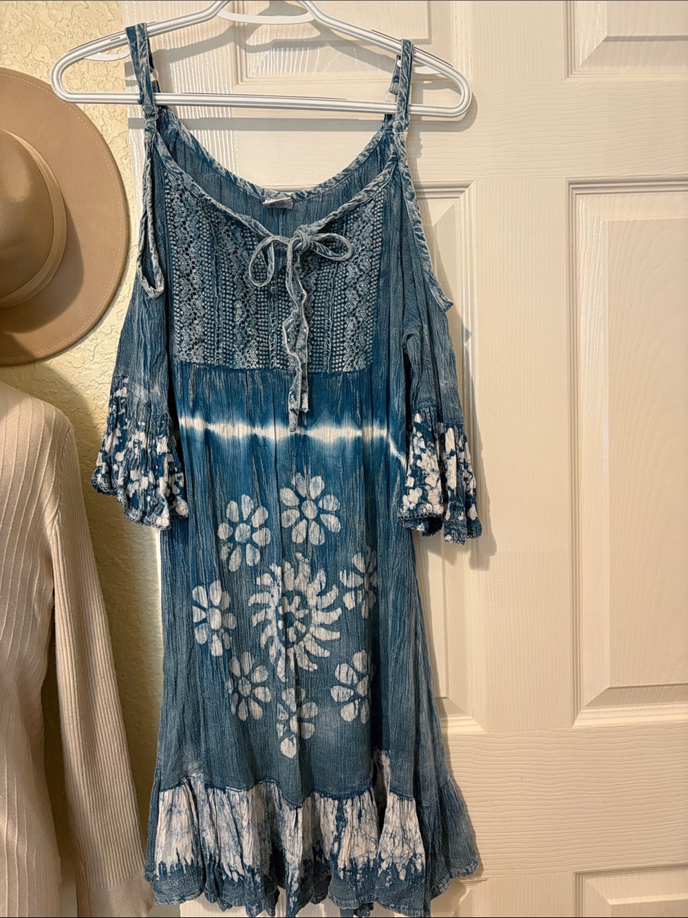 Shoreline Blue Tie-Dye Floral Cold-Shoulder Dress s/m